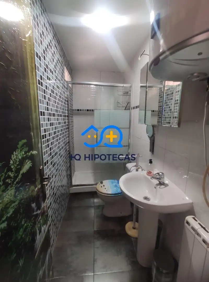 Bathroom of Flat for sale in Toledo  with Air Conditioner, Furnished and Balcony