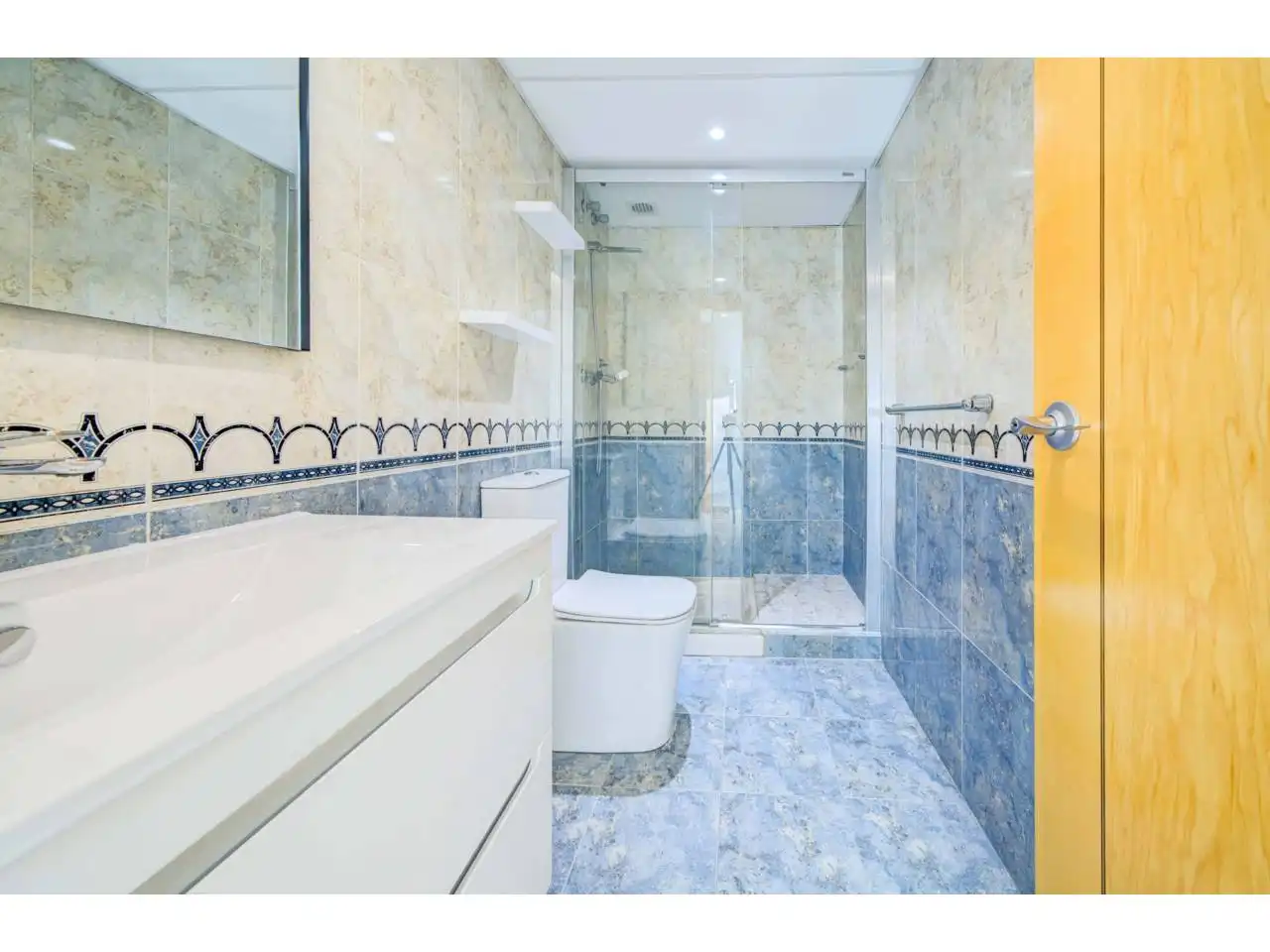 Baño de Casa adosada en venta en Valencia con Aire acondicionado, Calefacción y Terraza