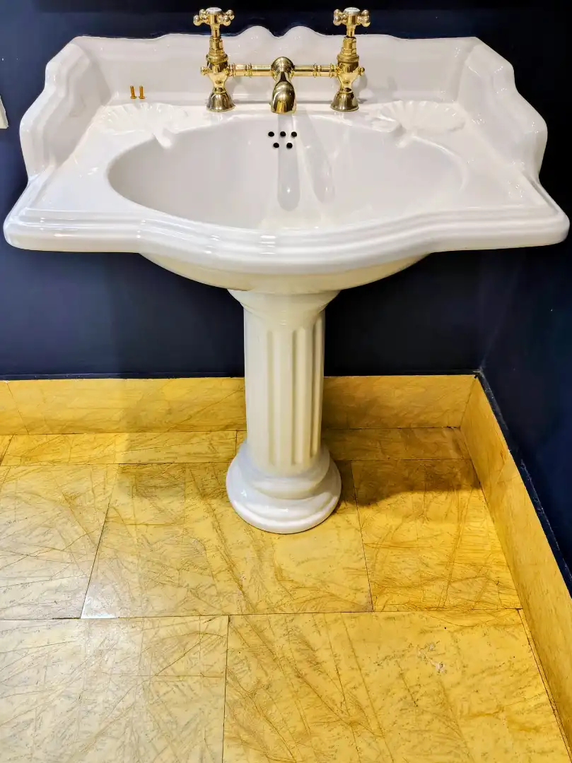 Bathroom of Office for rent in Madrid  with Air Conditioner, Heating and Storage room