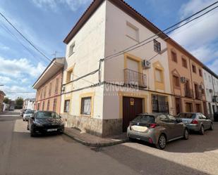 Vista exterior de Casa adosada en venda en Corral de Almaguer amb Jardí privat i Balcó