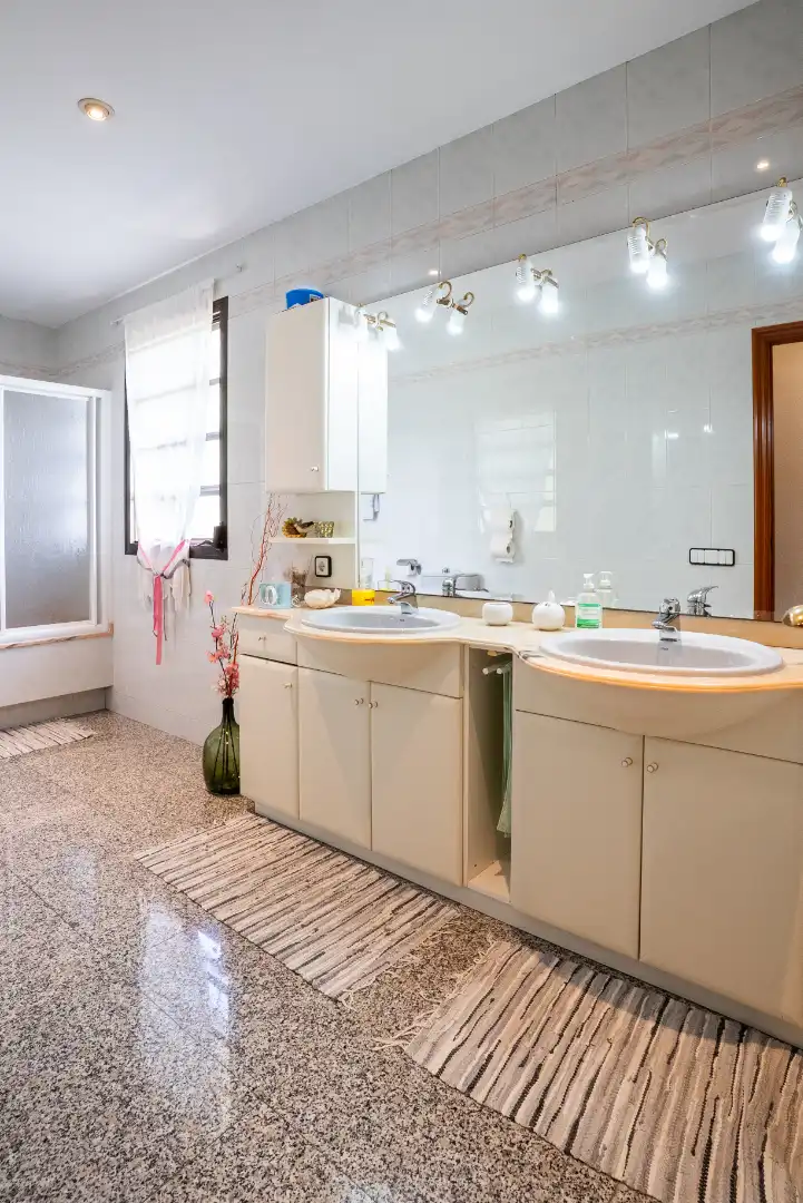 Bany de Casa o xalet en venda en Vallmoll amb Calefacció, Jardí privat i Terrassa