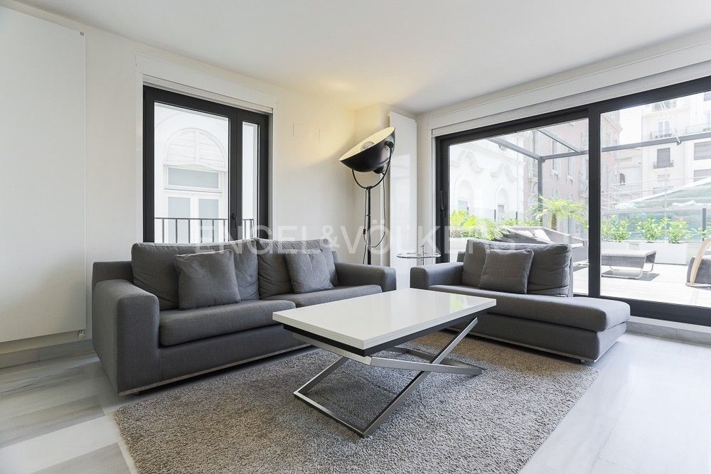 Living room of Attic for sale in  Valencia Capital  with Air Conditioner, Heating and Parquet flooring