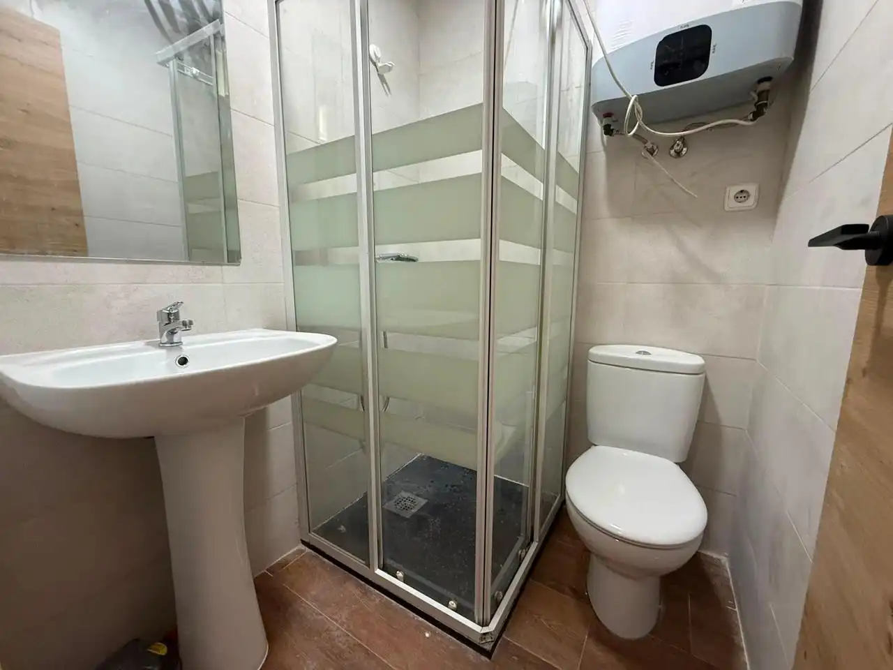 Badezimmer von Erdgeschoss zur Miete in Madrid