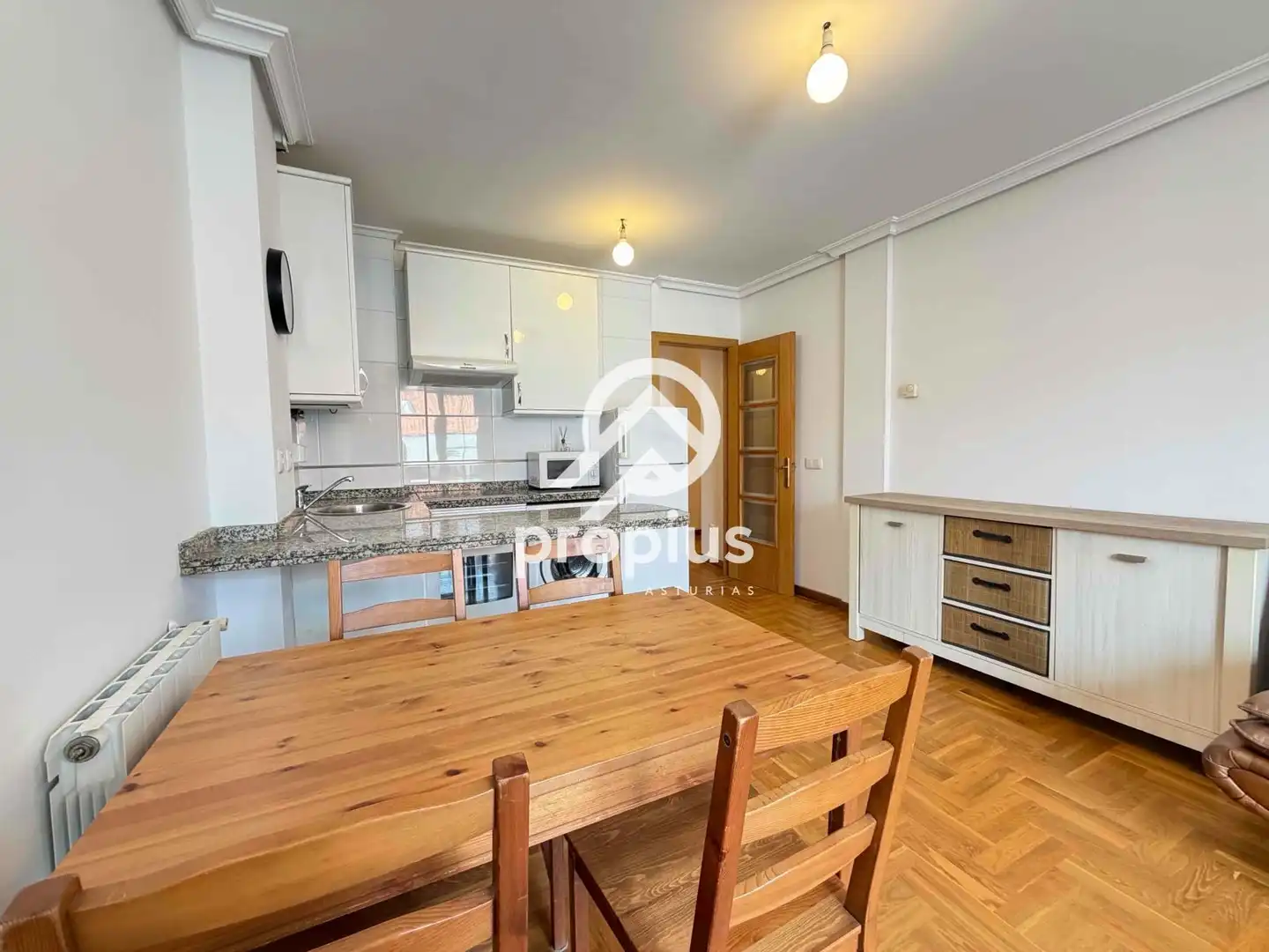 Cocina de Piso en venta en Soto del Barco con Calefacción, Trastero y Amueblado