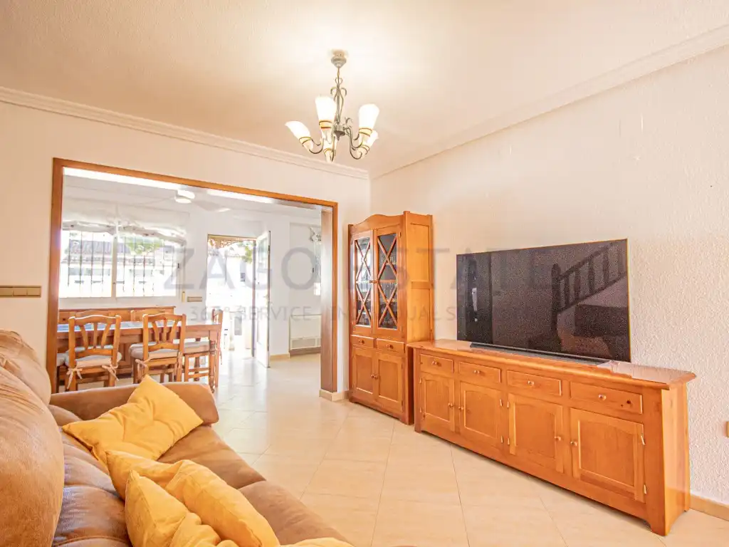 Sala de estar de Casa adosada en venta en La Nucia con Jardín privado, Amueblado y Horno