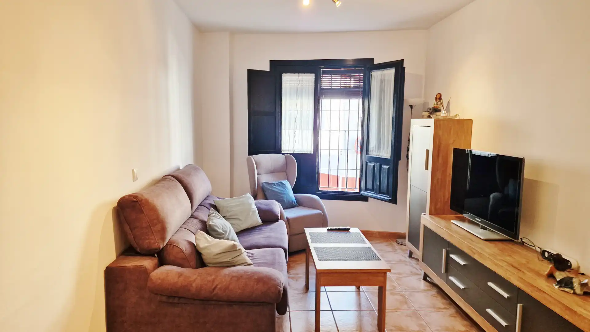 Sala d'estar de Apartament en venda en Vélez de Benaudalla amb Moblat, Forn i Rentadora