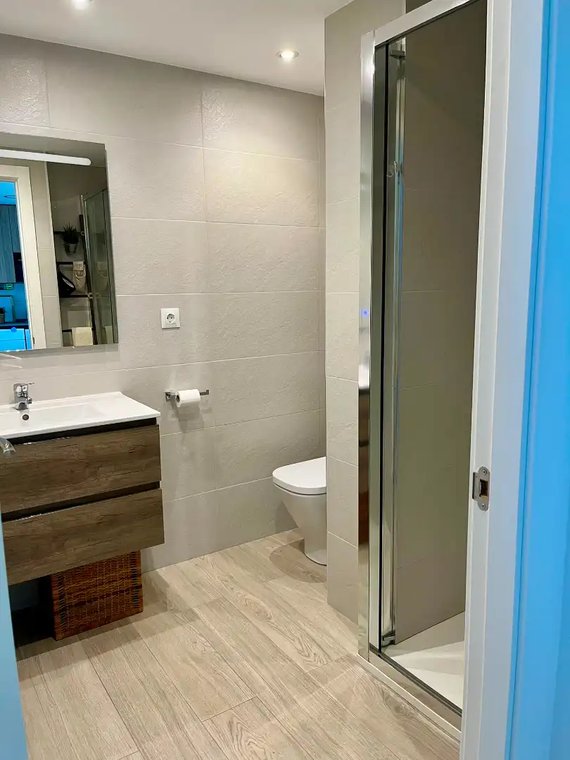 Bathroom of Flat for sale in Torremolinos  with Air Conditioner, Terrace and Furnished