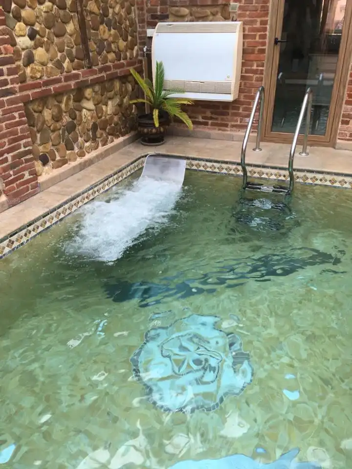 Piscina de Casa adosada en venda en San Andrés del Rabanedo amb Aire condicionat, Calefacció i Jardí privat