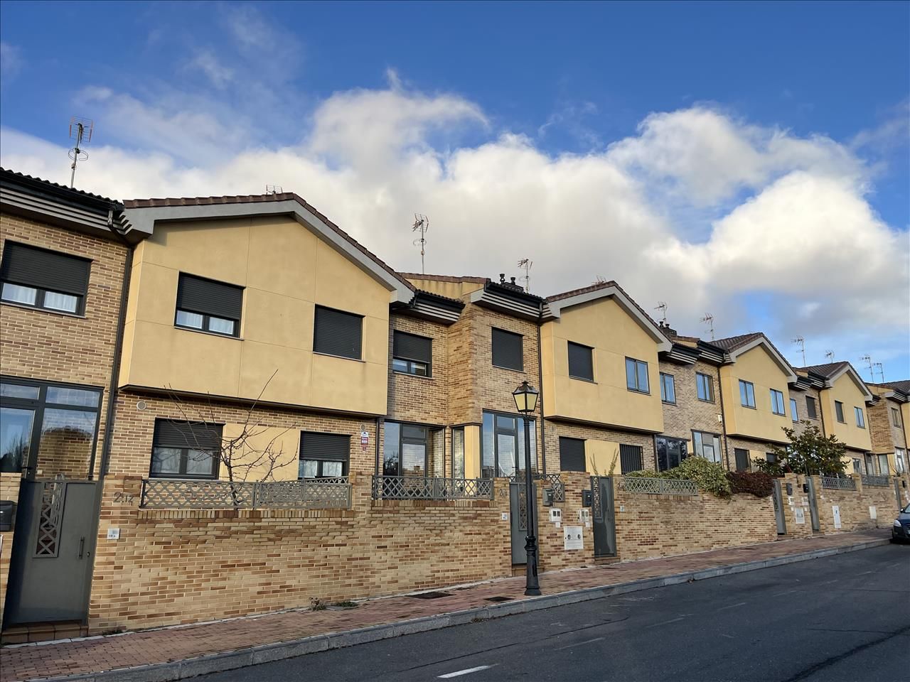 Exterior view of House or chalet for sale in Ávila Capital  with Private garden and Terrace