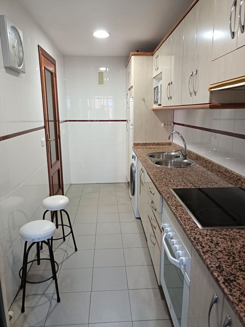 Kitchen of Flat for sale in Salamanca Capital  with Heating, Furnished and Oven