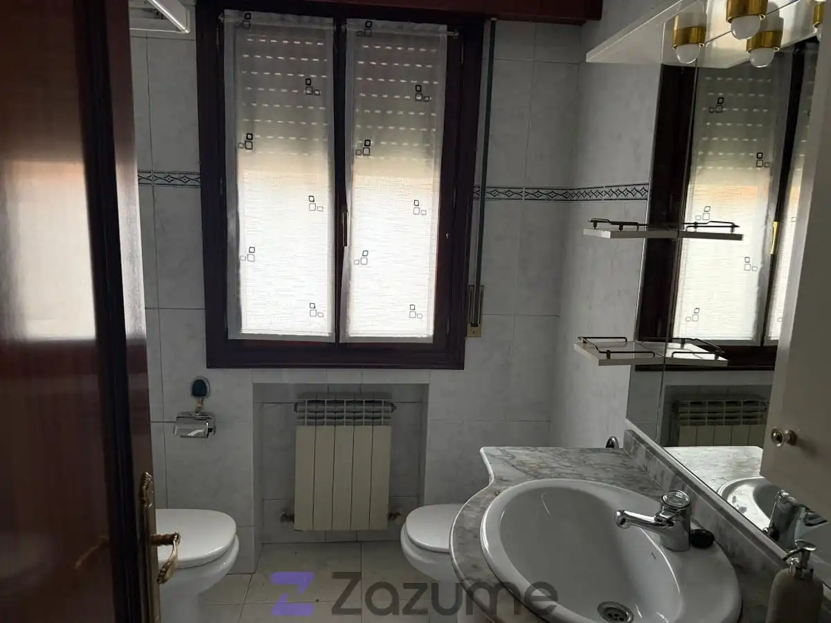 Baño de Piso de alquiler en Galdakao con Calefacción, Amueblado y Horno