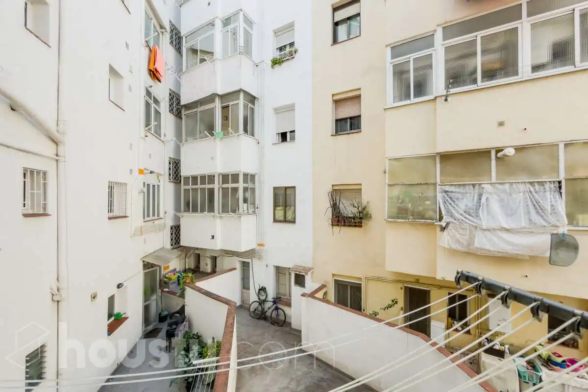 Vista exterior de Piso en venta en Barcelona con Aire acondicionado, Calefacción y Balcón