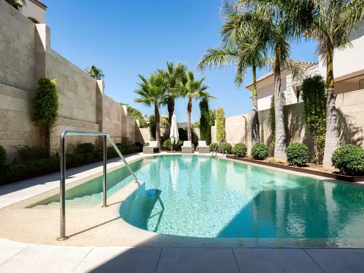 Piscina de Apartament en venda en Benahavís amb Aire condicionat, Piscina i Balcó