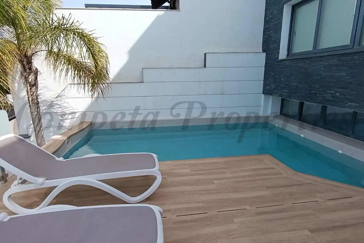 House with pool for sale in Avda Pescia - Ctra de Frigiliana