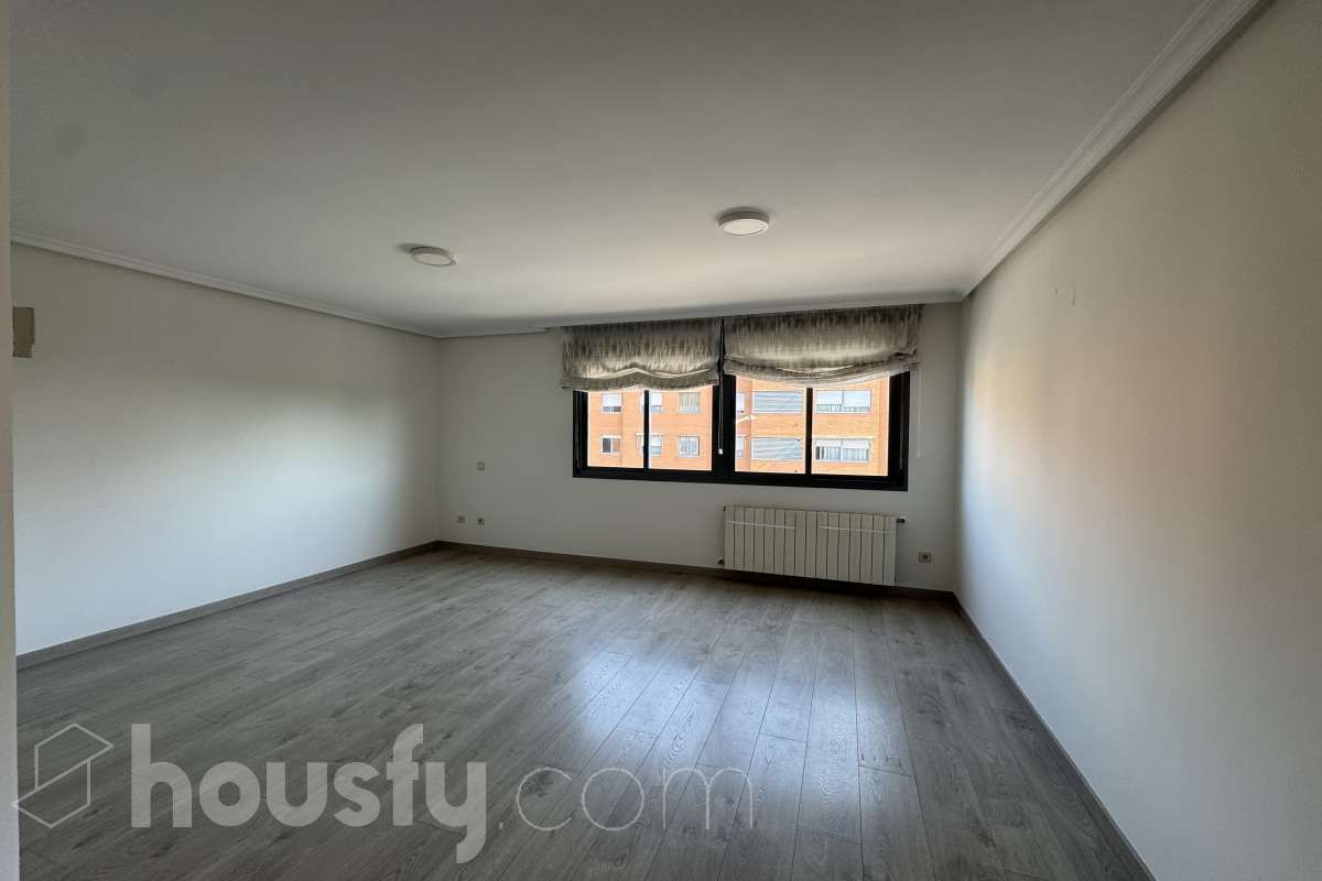 Bedroom of Flat to rent in  Madrid Capital  with Air Conditioner, Heating and Parquet flooring