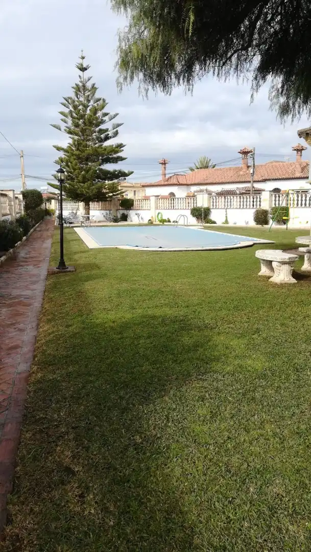 Piscina de Casa o xalet en venda en Arcos de la Frontera amb Aire condicionat, Jardí privat i Traster