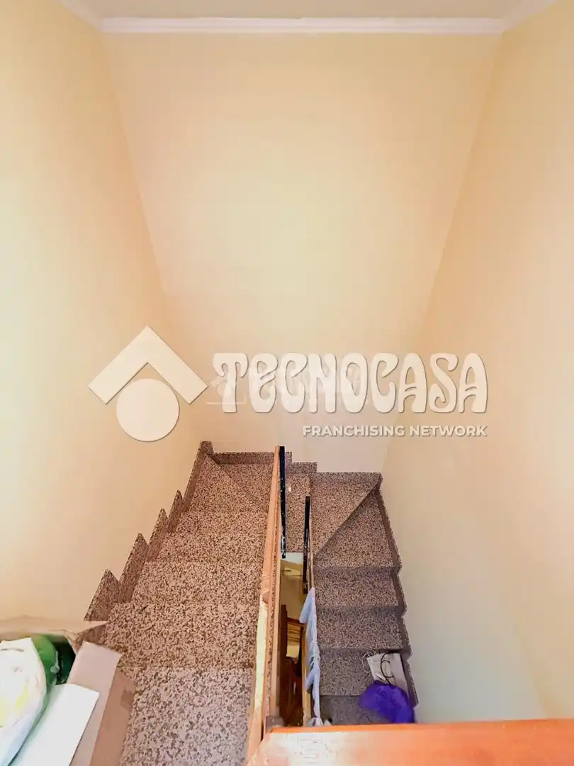 Casa adosada en venta en Huete con Calefacción, Amueblado y Piscina comunitaria