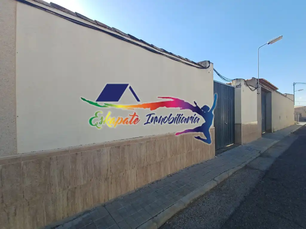 Terreno residencial en venta en Calle Valencia 6