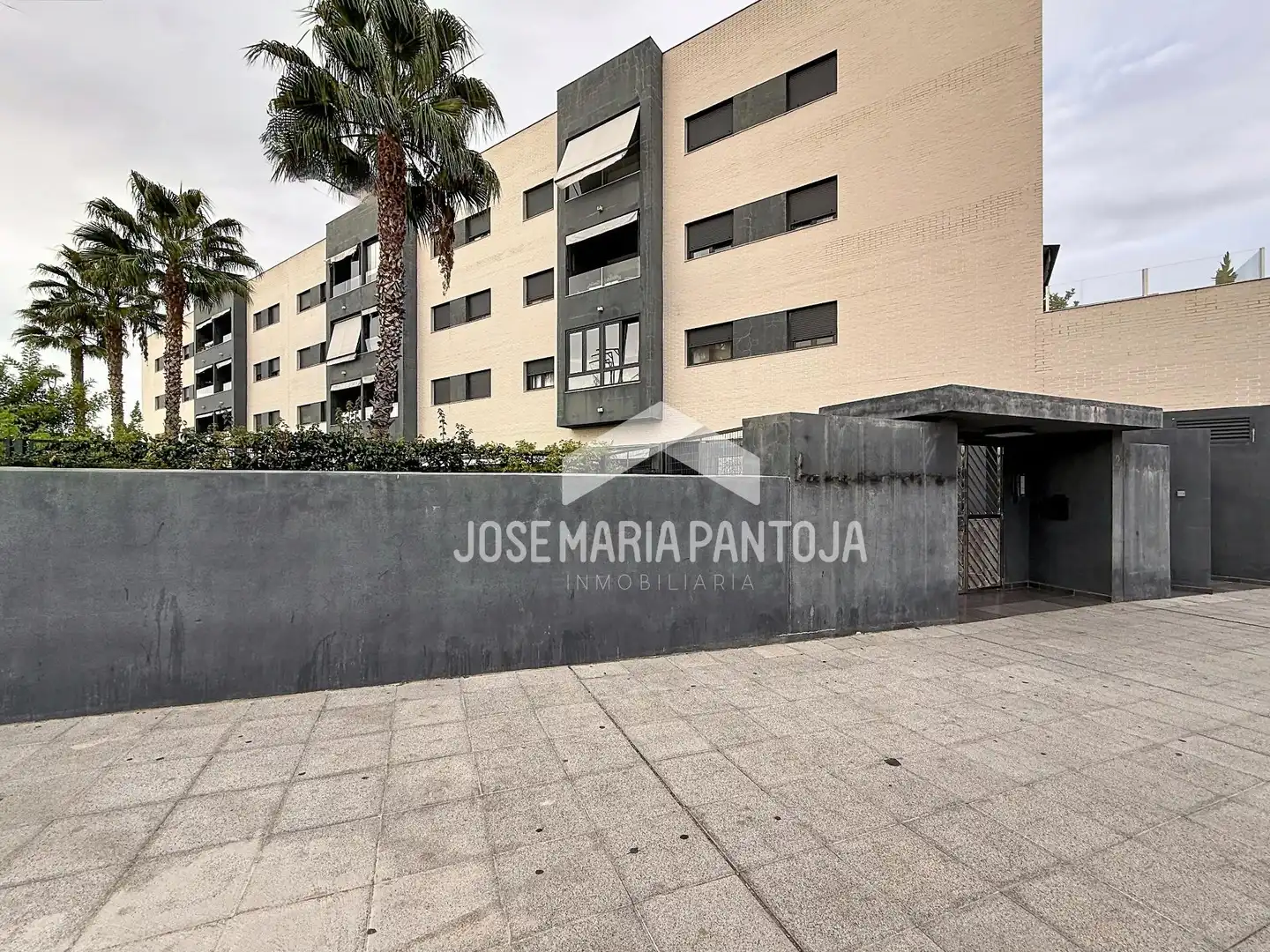 Vista exterior de Pis en venda en Jerez de la Frontera amb Aire condicionat, Jardí privat i Parquet