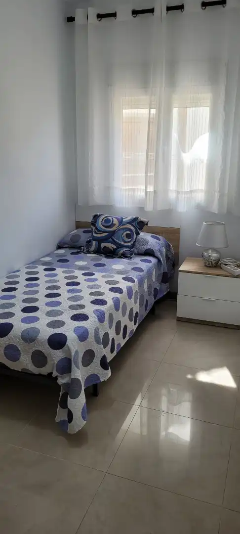 Habitación de Piso de alquiler en Cuenca con Calefacción, Parquet y Amueblado