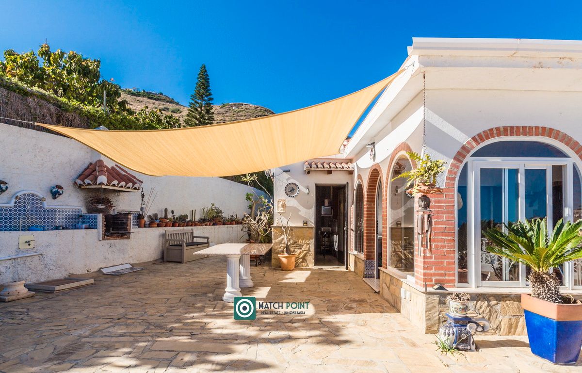 Vista exterior de Casa o xalet en venda en Almuñécar amb Moblat