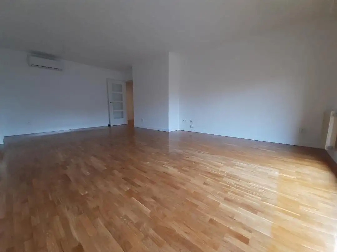 Living room of Flat for rent in Pozuelo de Alarcón  with Air Conditioner, Heating and Parquet flooring