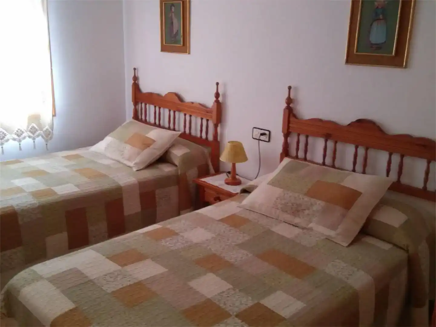 Schlafzimmer von Wohnungen zur Miete in Sahún mit Privatgarten, Parkett und Möbliert