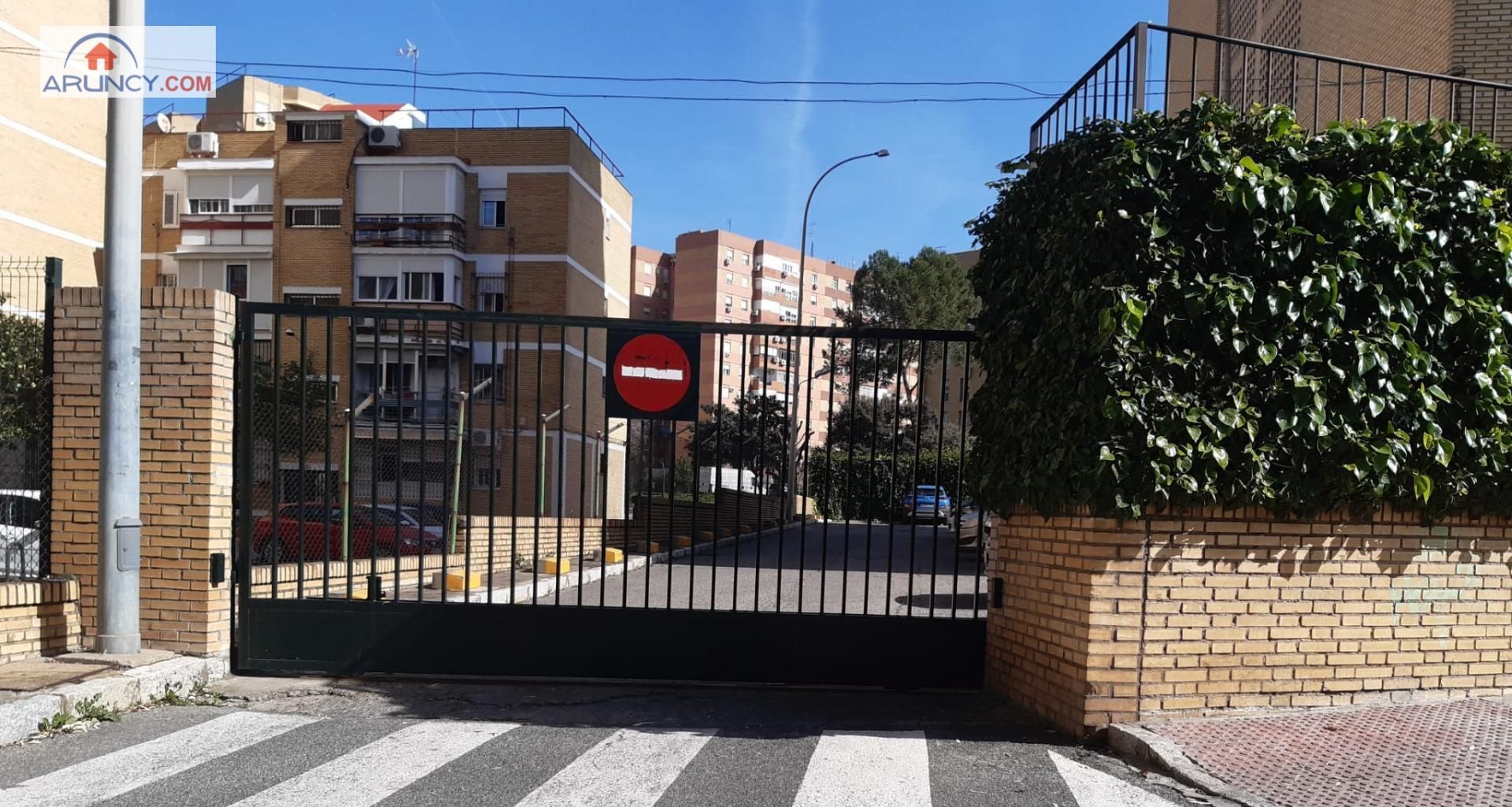 Exterior view of Flat for sale in  Sevilla Capital  with Air Conditioner