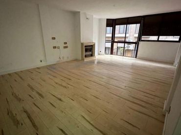 Flat with balcony for sale in Centro