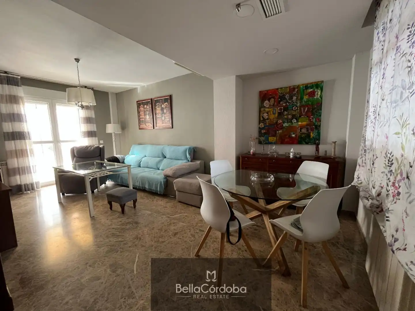 Sala d'estar de Casa adosada en venda en Córdoba amb Aire condicionat, Traster i Piscina