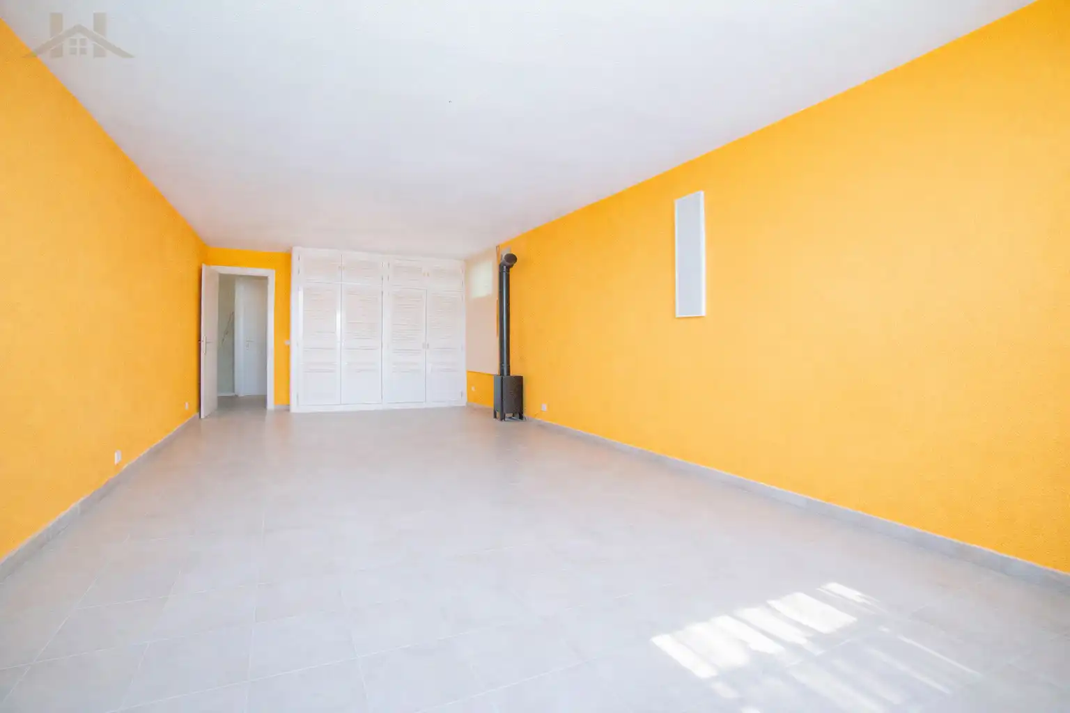 Sala d'estar de Casa adosada en venda en Las Rozas de Madrid