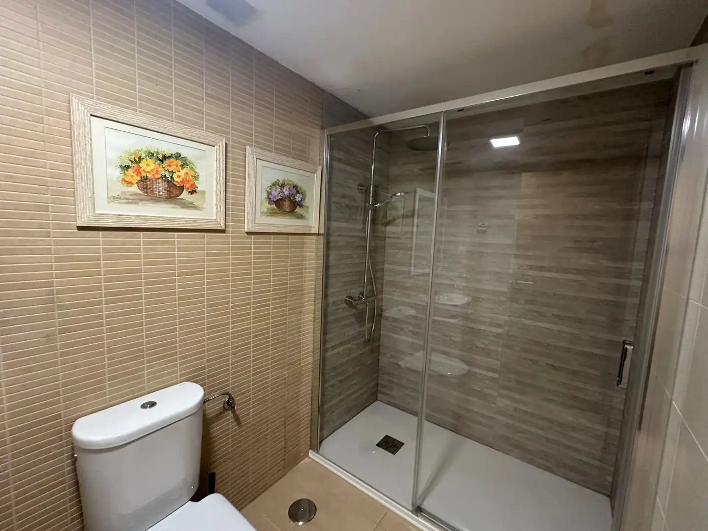 Baño de Estudio de alquiler en Arganda del Rey con Calefacción, Horno y Lavadora