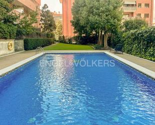 Piscina de Apartament de lloguer en Sant Cugat del Vallès amb Balcó