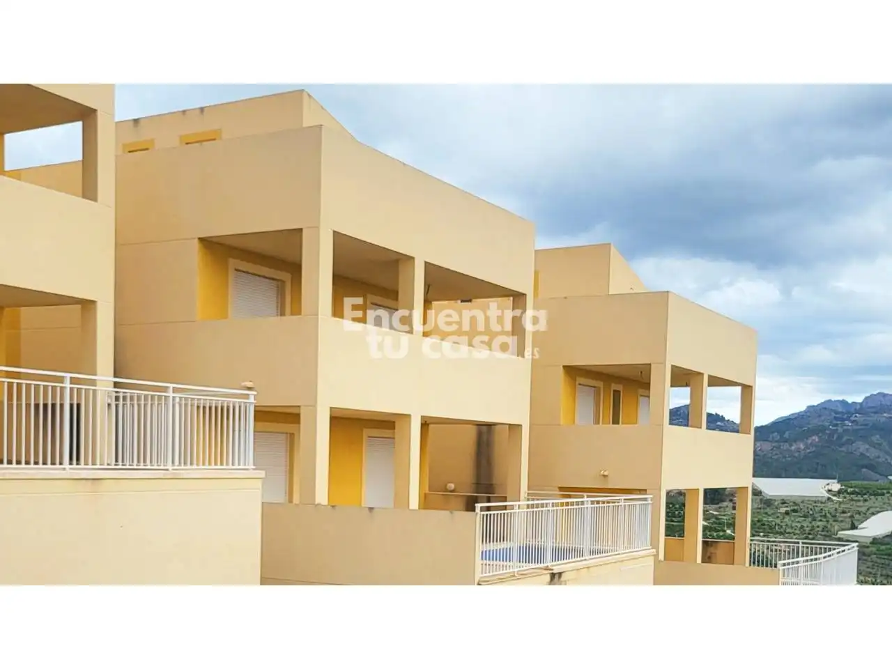 Vista exterior de Casa o xalet en venda en Callosa d'en Sarrià amb Terrassa i Piscina