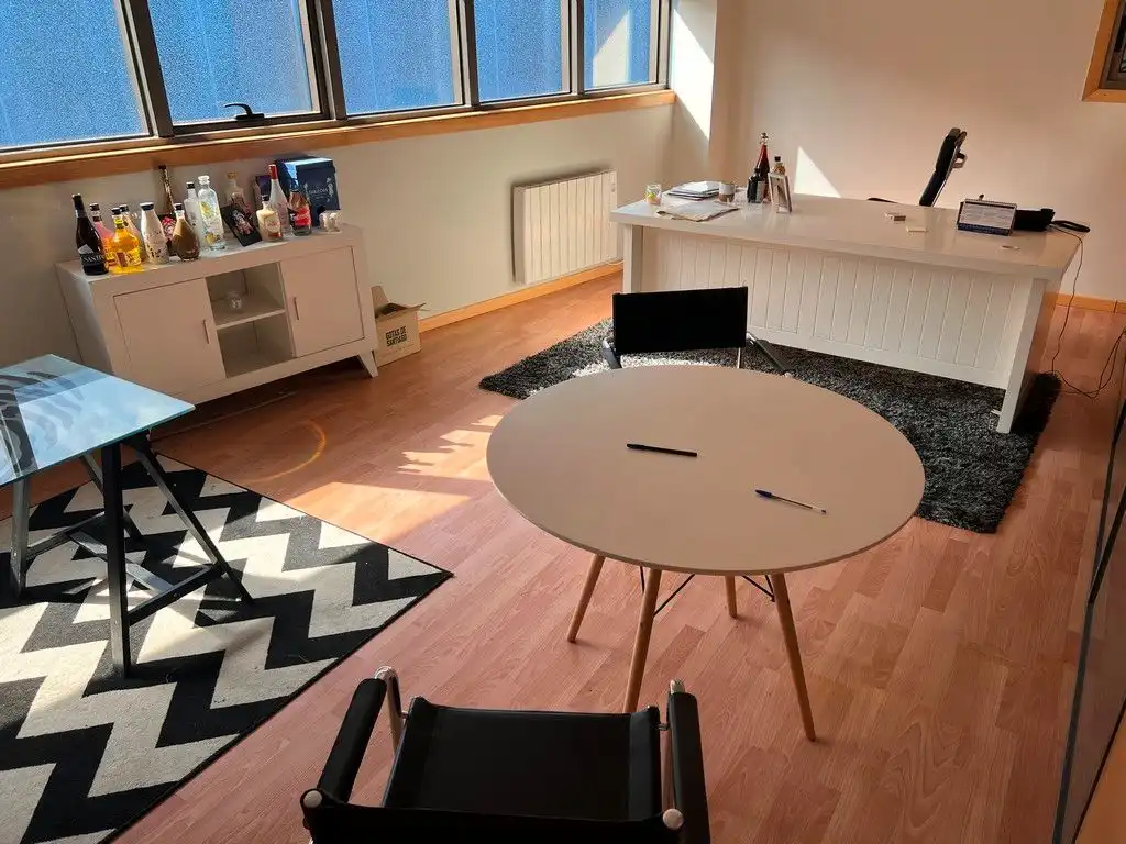 Comedor de Oficina de alquiler en Santiago de Compostela  con Aire acondicionado