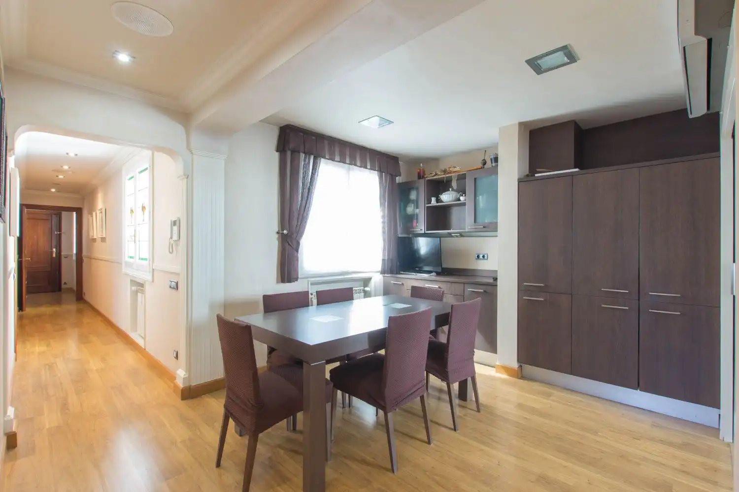 Comedor de Piso en venta en  Pamplona / Iruña con Calefacción, Trastero y Amueblado
