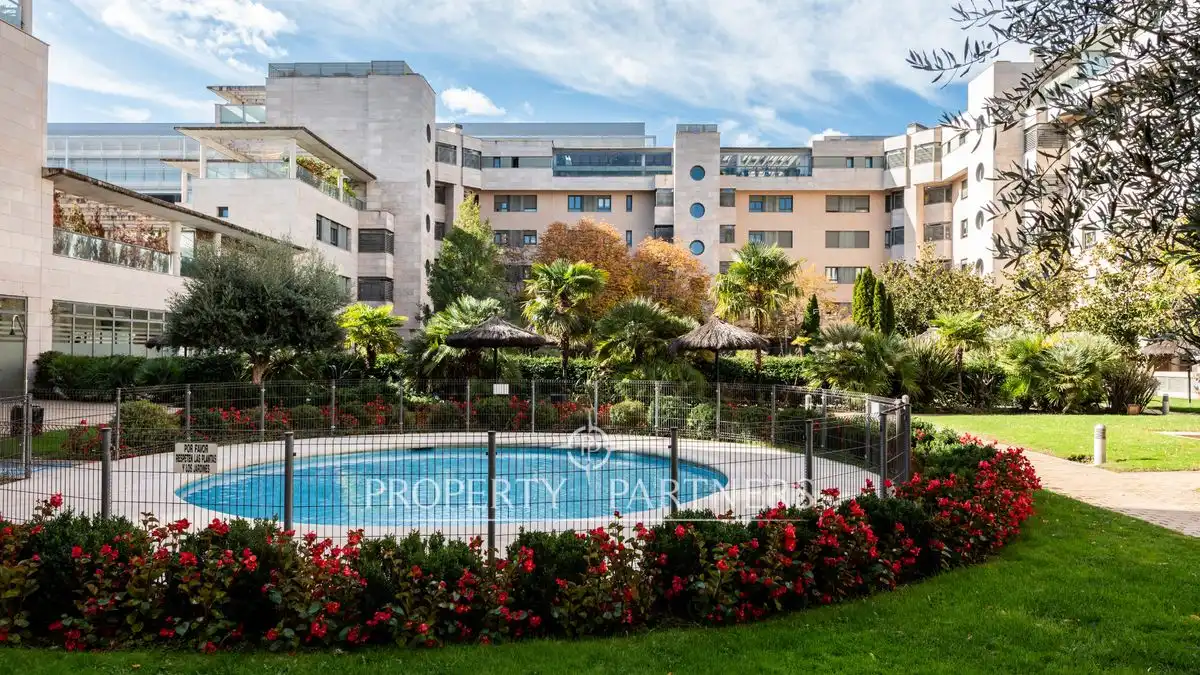 Exterior view of Apartments for sale in Madrid  with Air Conditioner, Heating and Private garden