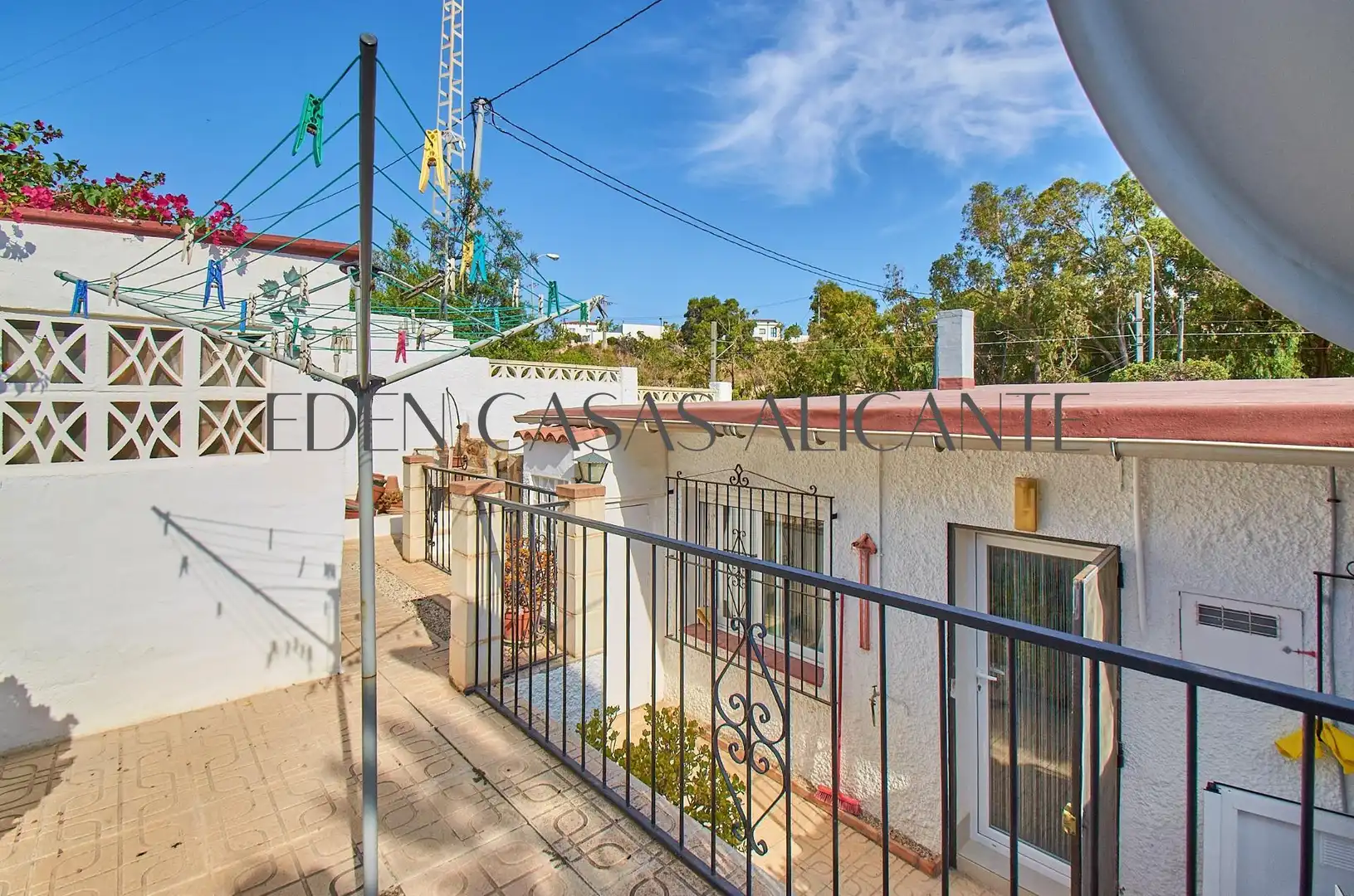 Vista exterior de Casa o chalet en venta en El Campello con Calefacción, Jardín privado y Terraza