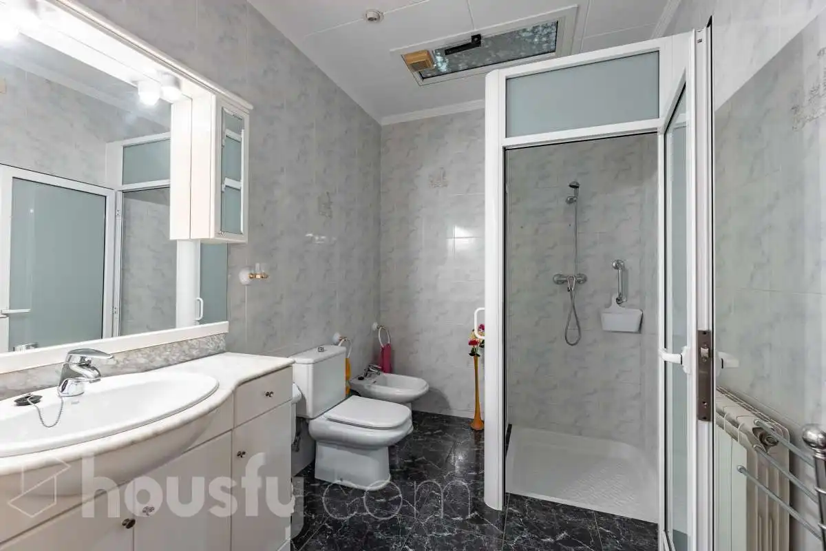 Baño de Casa o chalet en venta en Sabadell con Calefacción, Terraza y Trastero