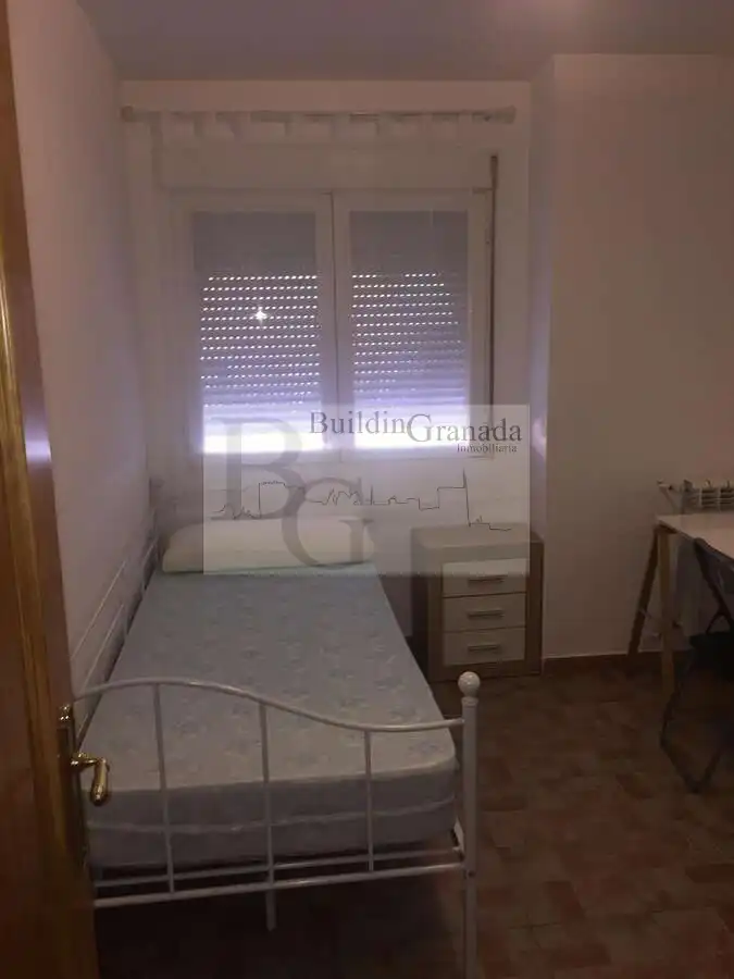 Habitación de Piso de alquiler en Granada con Calefacción, Terraza y Amueblado