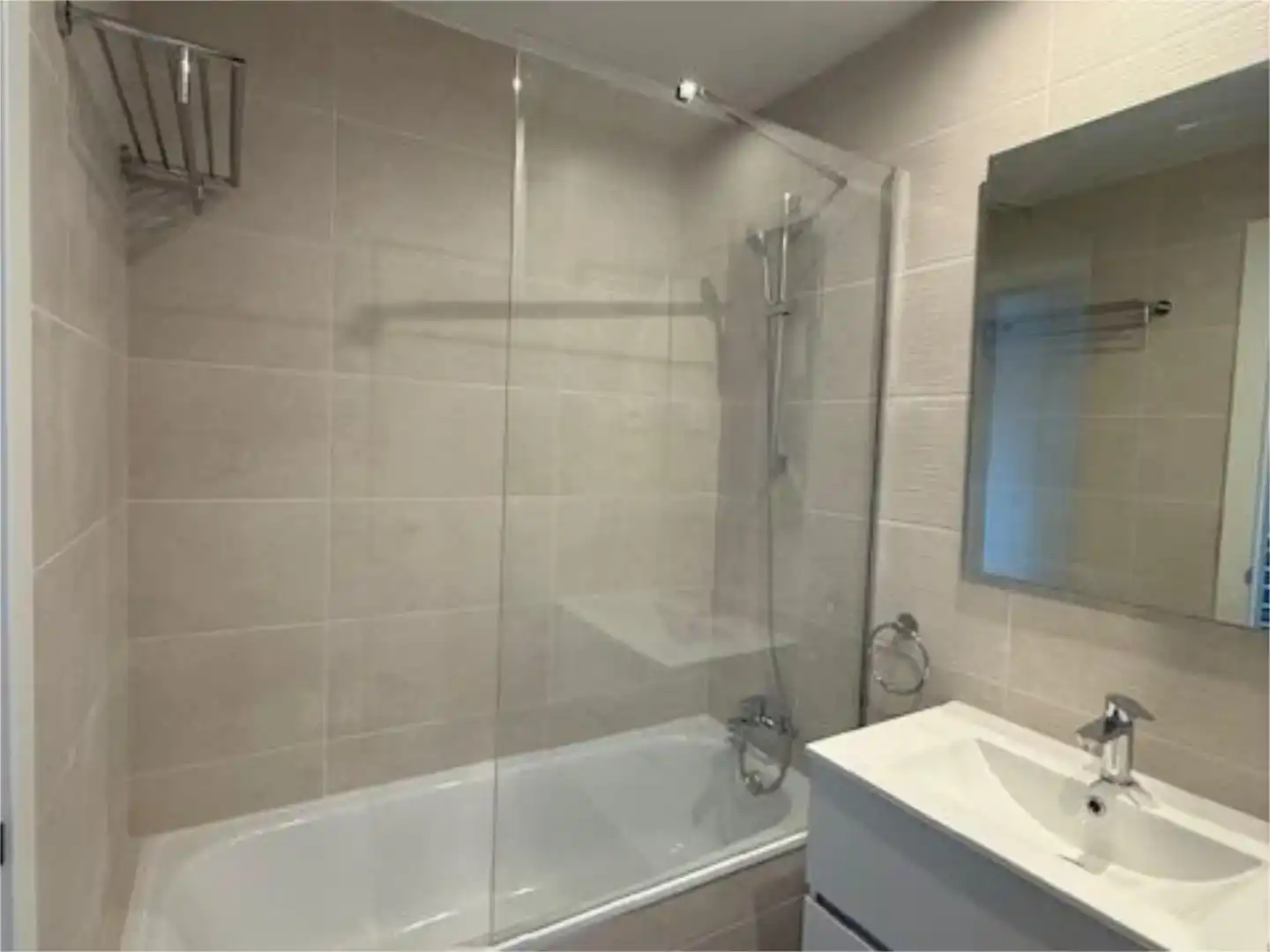 Bathroom of Houses for rent in Boadilla del Monte  with Air Conditioner, Private garden and Parquet flooring
