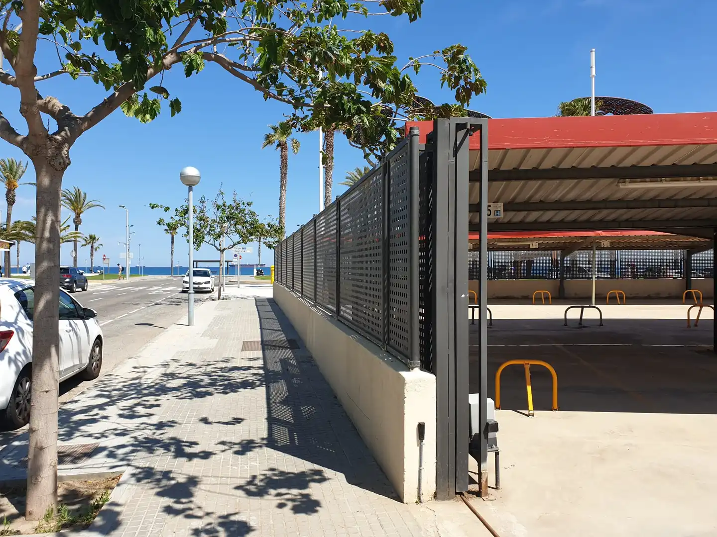 Planta baja de alquiler en Carrer del Monestir de Poblet, 1, La Pineda