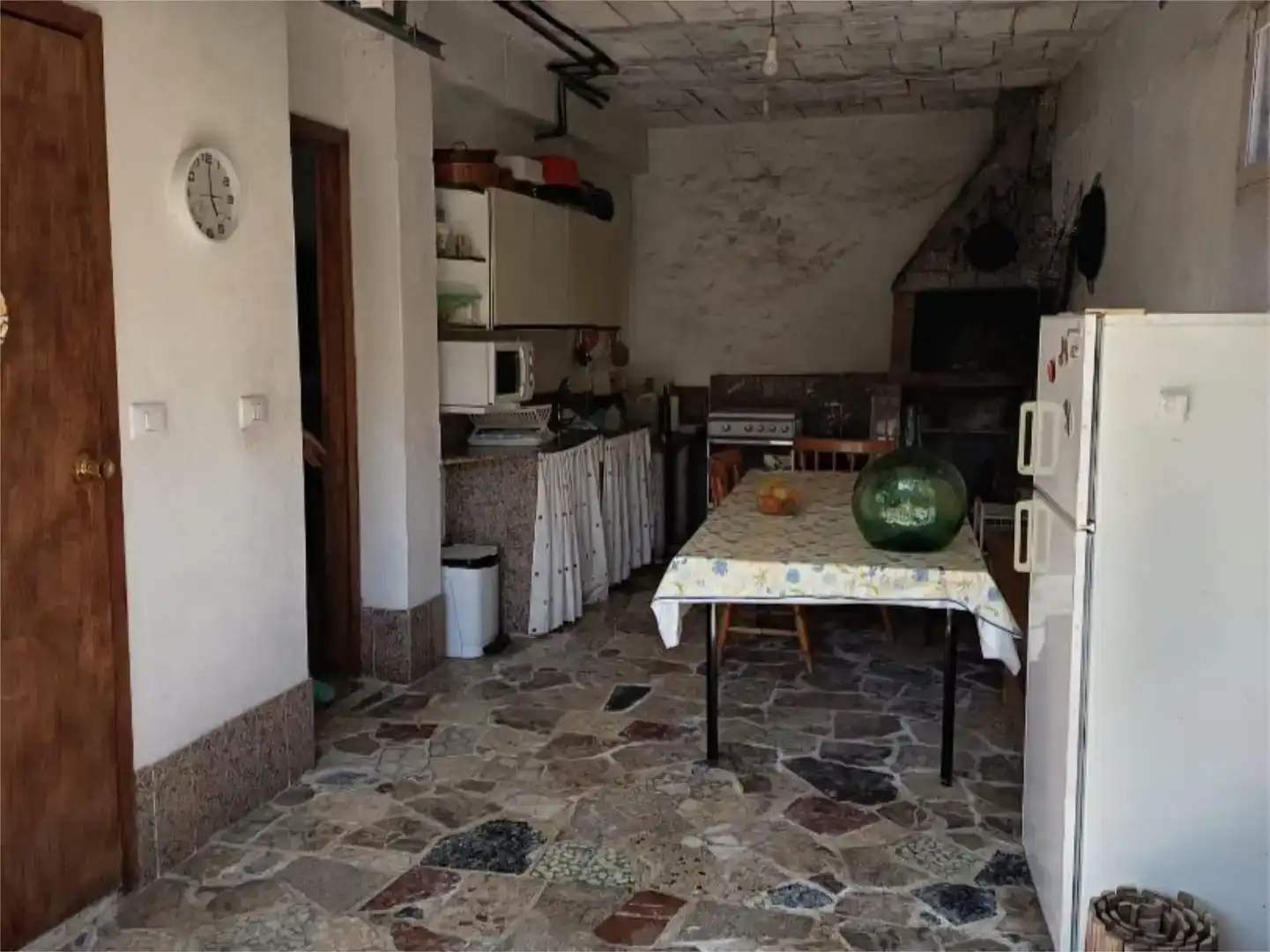 Cuina de Casa adosada en venda en Leiro amb Jardí privat, Traster i Moblat