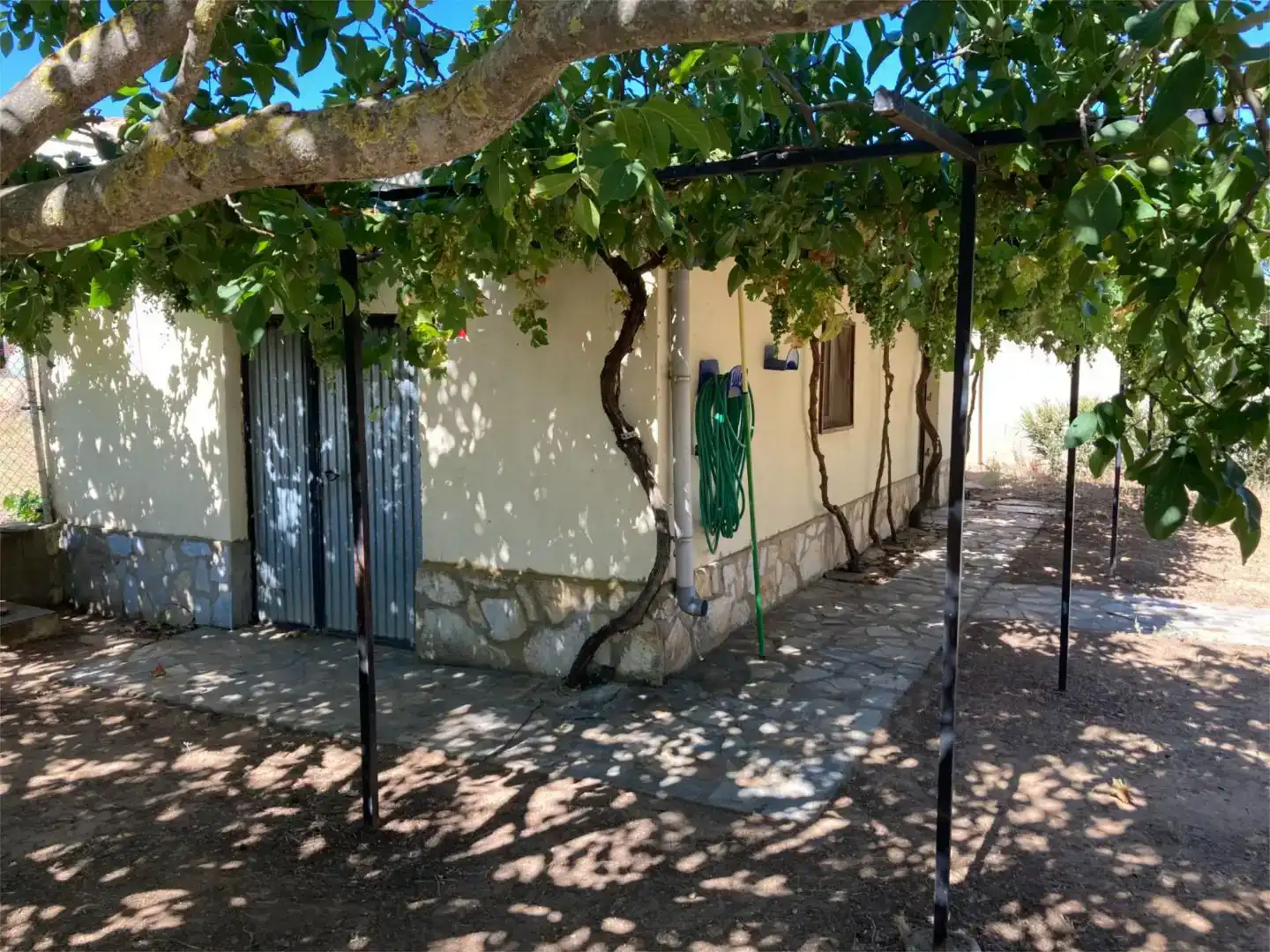 Vista exterior de Casa o chalet en venta en Monfarracinos con Jardín privado y Amueblado
