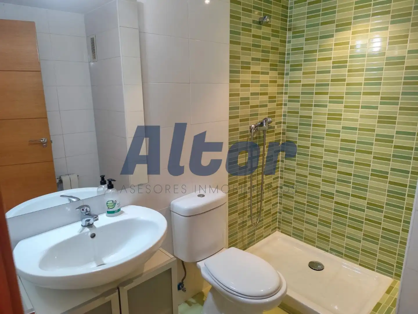 Baño de Piso de alquiler en Madrid con Aire acondicionado, Calefacción y Terraza