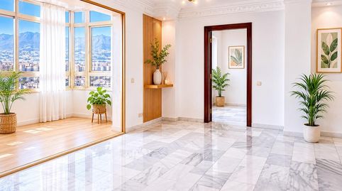 Foto 2 de Piso en venta en Calle Jacinto Benavente, Puerto Deportivo, Fuengirola