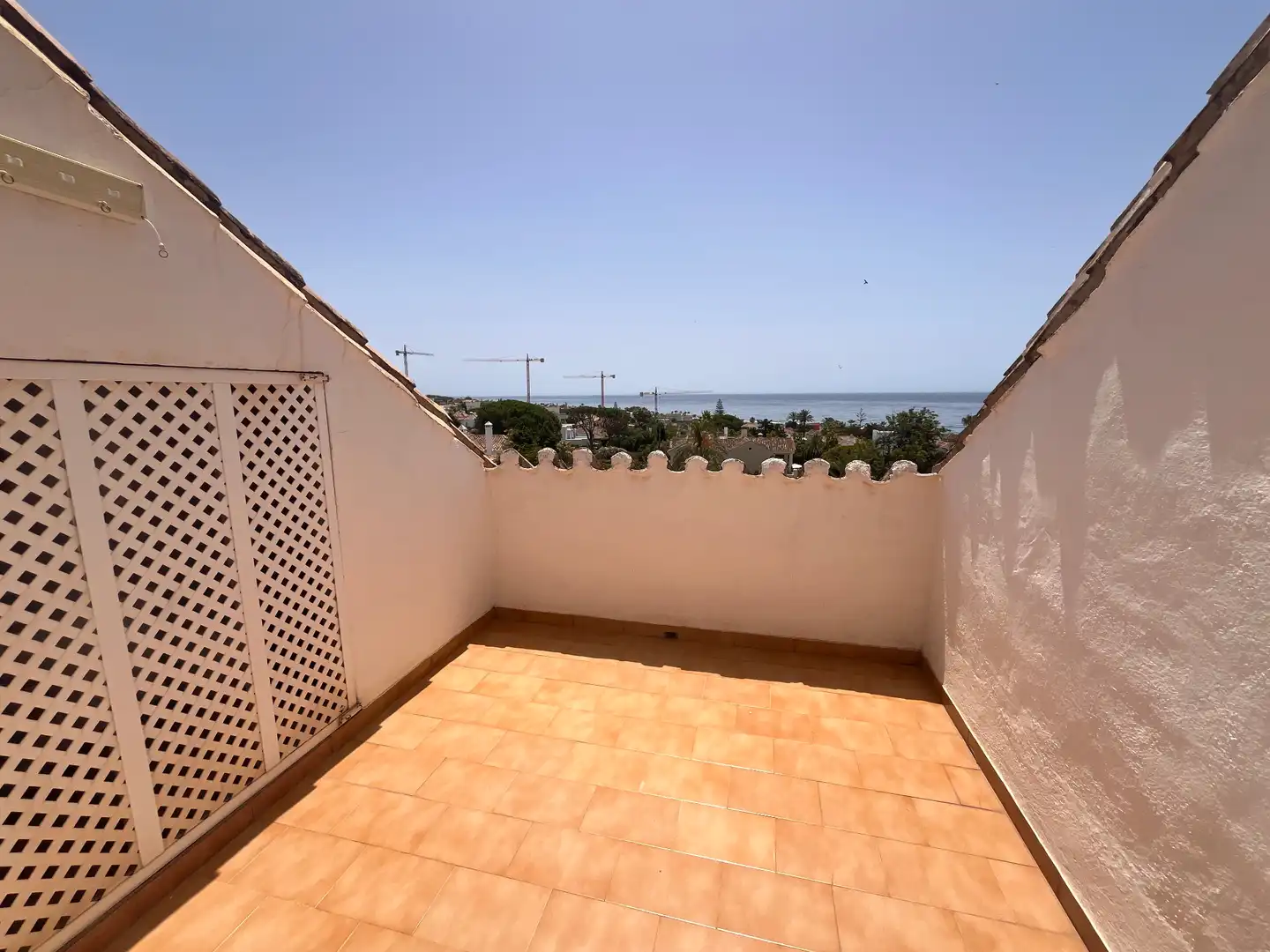Terrasse von Maisonette zur Miete in Marbella mit Klimaanlage, Terrasse und Möbliert