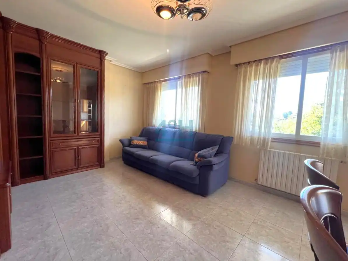 Sala de estar de Casa o chalet en venta en Barbadás con Calefacción, Jardín privado y Terraza