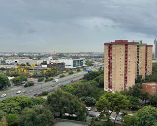 Exterior view of Flat for sale in L'Hospitalet de Llobregat  with Air Conditioner, Terrace and Balcony