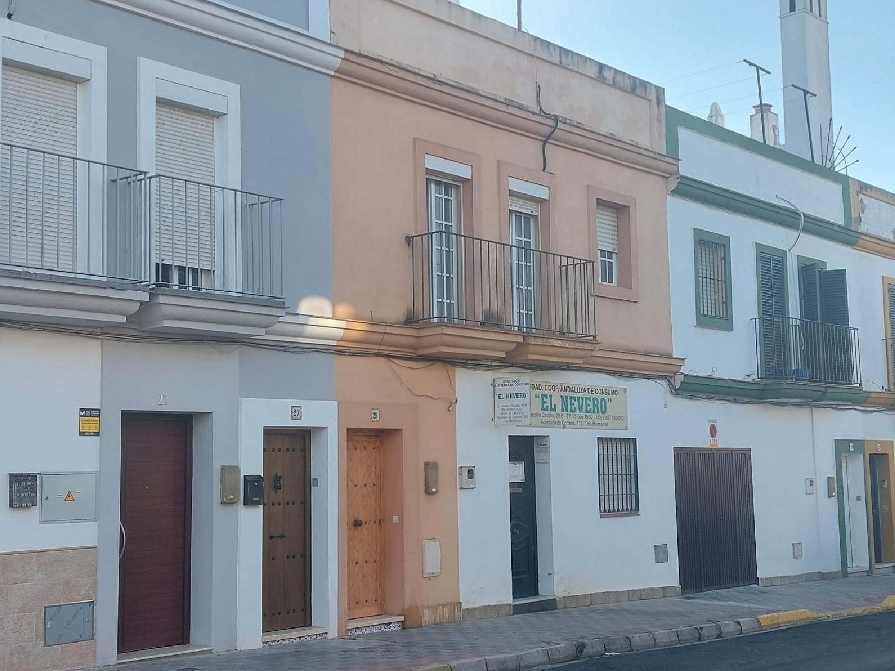 Vista exterior de Pis en venda en Dos Hermanas